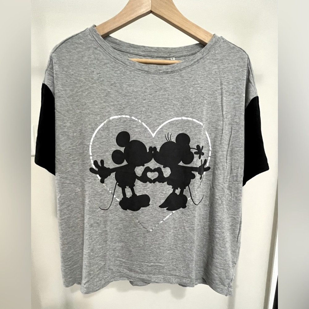 Uniqlo Women’s Grey and Black Disney Tshirt